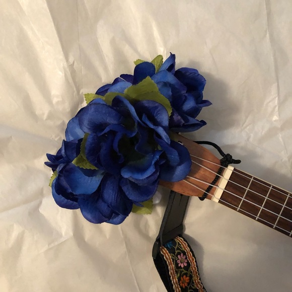 Lei, Blue Ukulele Silk Flower Lei, New by nancyb - Picture 2 of 3